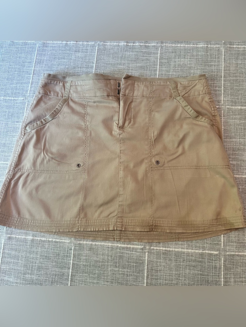 Athleta Sonora Khaki Skort 10 Utility Hiking Cargo Travel Athleisure 580874